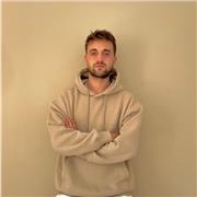 Insegnante di pianoforte con oltre 16 anni di esperienza in musica classica e moderna. Sono dinamico, rendo le lezioni simpatiche!